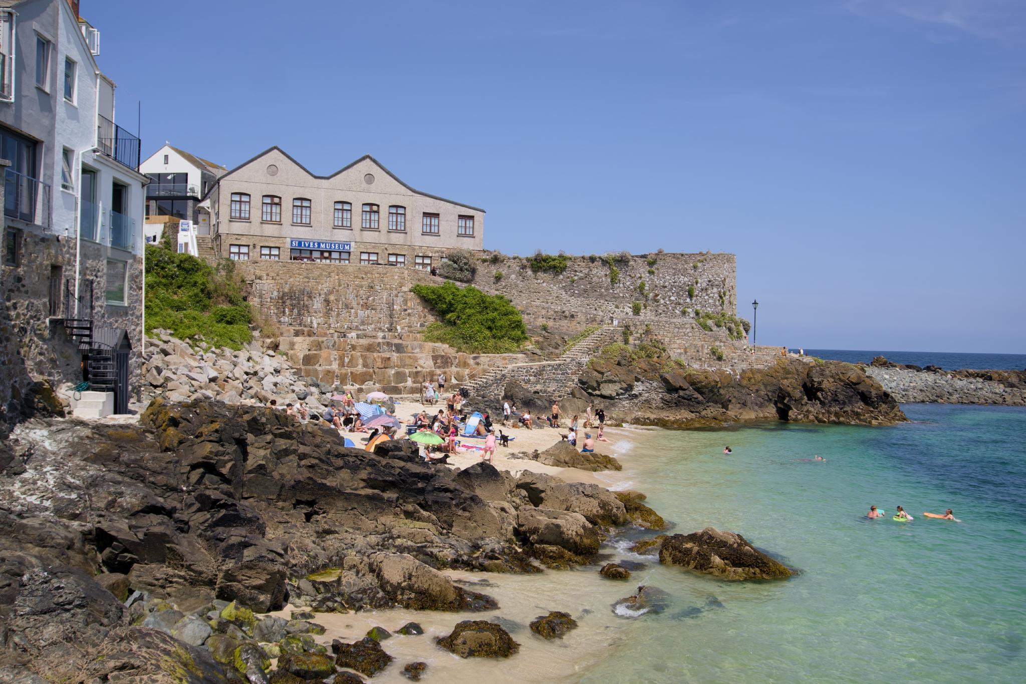 Small sandy cove below the St Ives Museum